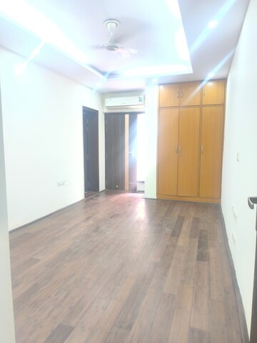 Room in 4 BHK Apartment at Vasant Kunj – for Rent