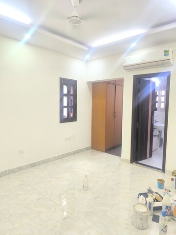 Room in 4 BHK Apartment at Vasant Kunj – for Rent