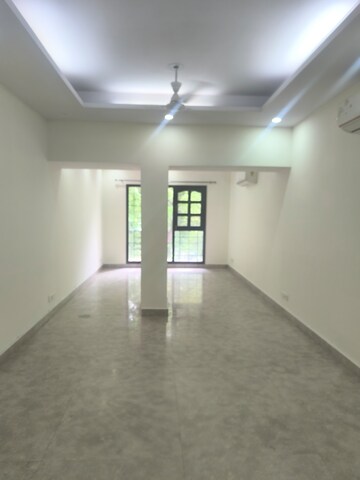 Room in 4 BHK Apartment at Vasant Kunj – for Rent