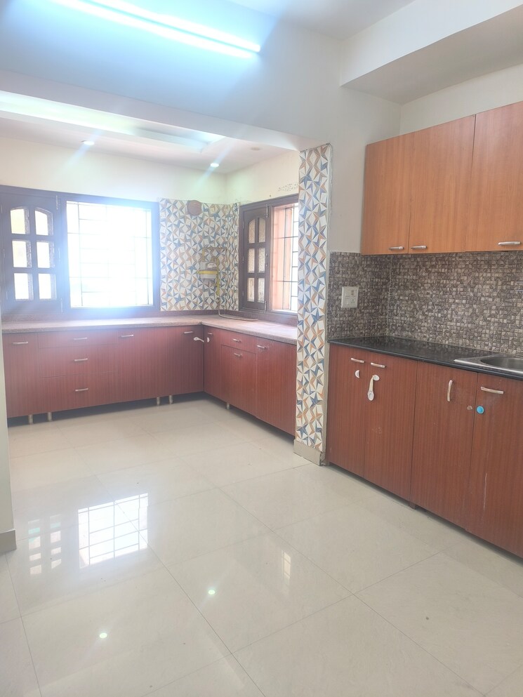 Kitchen, vasant kunj 4 Bedroom 1800 Sq.Ft. Apartment In Vasant Kunj Delhi 9117219
