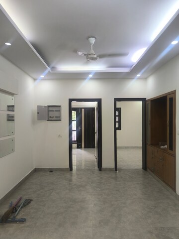 Room in 4 BHK Apartment at Vasant Kunj – for Rent