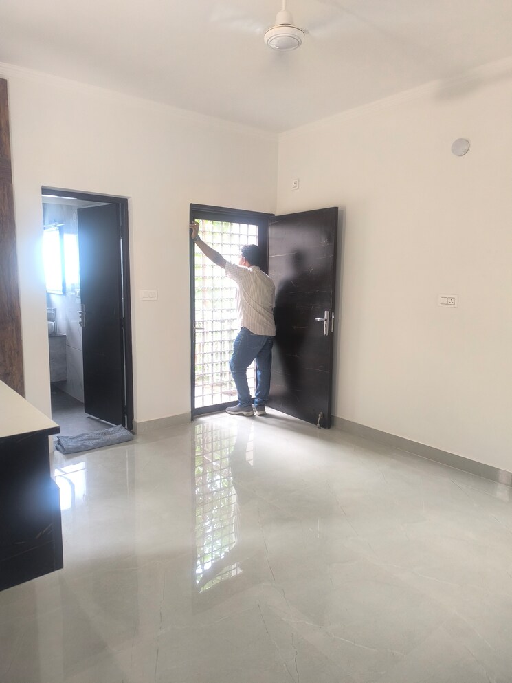 Room, vasant kunj 3.5 Bedroom 1600 Sq.Ft. Apartment In Vasant Kunj Delhi 9117234