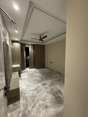 Room in 3 BHK Builder Floor at Janakpuri – for Sale