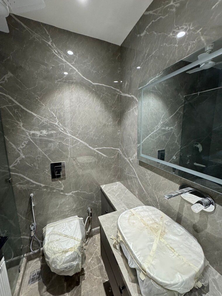 Bathroom, janakpuri 3 Bedroom 1360 Sq.Ft. Builder Floor In Janakpuri Delhi 9117247