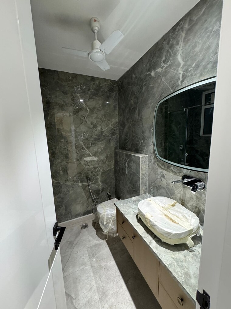 Bathroom, janakpuri 3 Bedroom 1360 Sq.Ft. Builder Floor In Janakpuri Delhi 9117247
