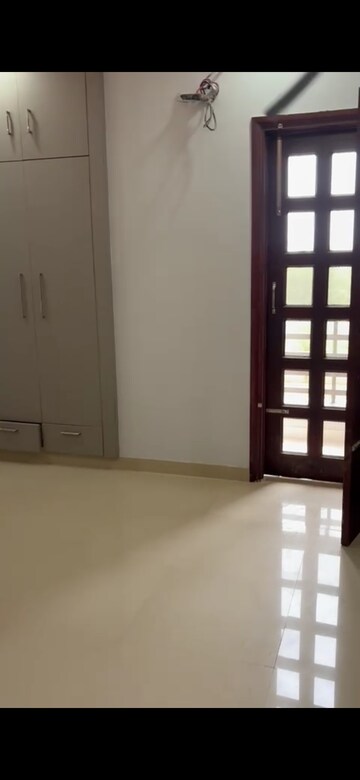 Room in 3 BHK Builder Floor at Fidato Honour Homes, Sector 89 – for Rent