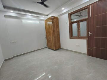 Room in 3 BHK Apartment at Nidhi Exclusive Floors, Mehrauli – for Sale