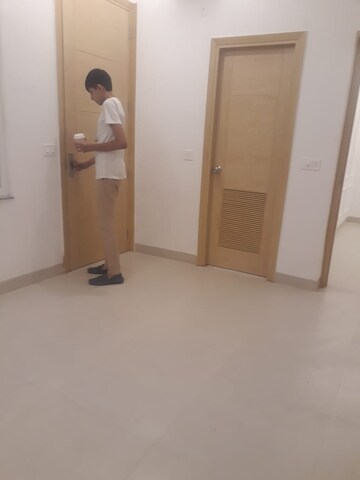 Room in 4 BHK Apartment at Vasant Kunj – for Rent