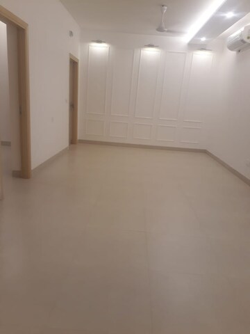 Room in 4 BHK Apartment at Vasant Kunj – for Rent