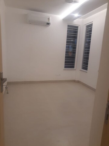 Room in 4 BHK Apartment at Vasant Kunj – for Rent