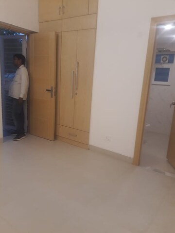 Room in 4 BHK Apartment at Vasant Kunj – for Rent