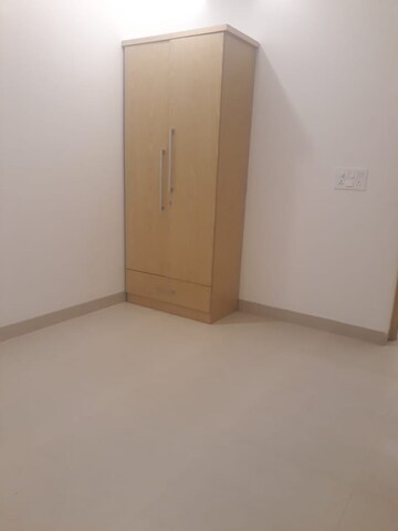 Room in 4 BHK Apartment at Vasant Kunj – for Rent