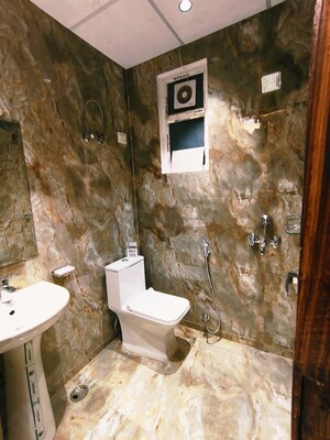 Furnished Amenities in 2 BHK Builder Floor at Aimnabad – for Sale