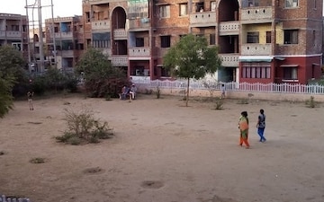 1.5 BHK Apartment For Sale in Omicron I Greater Noida