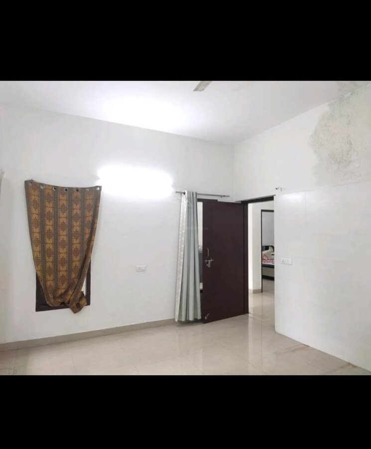 Room, super-mig 3.5 Bedroom 2000 Sq.Ft. Independent House In Sector 105 Noida 9117342