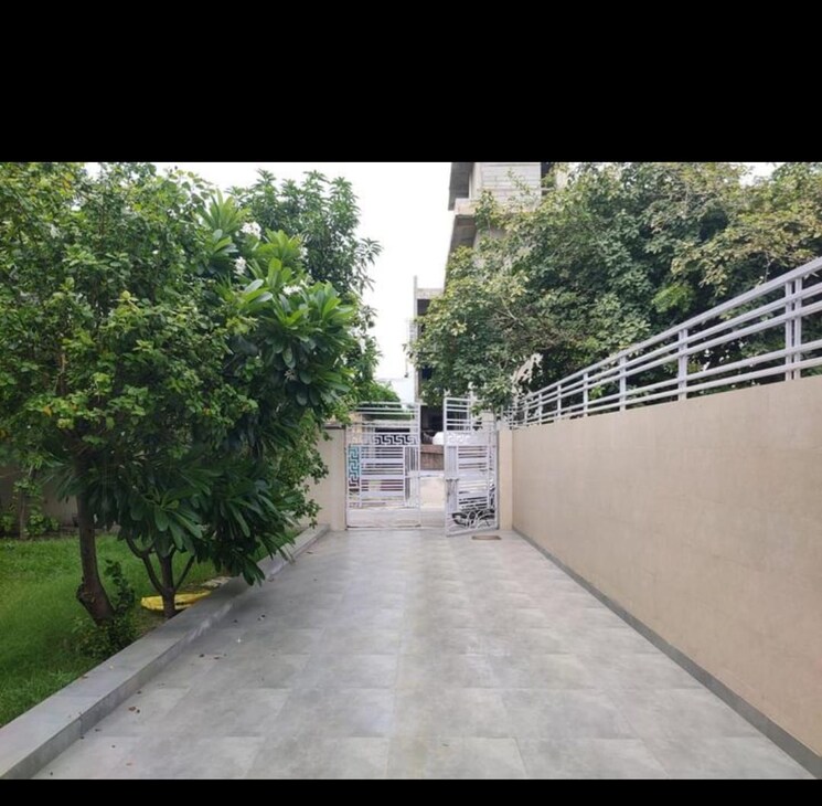 Balcony, super-mig 3.5 Bedroom 2000 Sq.Ft. Independent House In Sector 105 Noida 9117342
