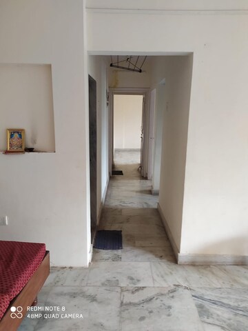 Room in 2 BHK Apartment at Riddhi Gardens CHS, Malad East – for Rent