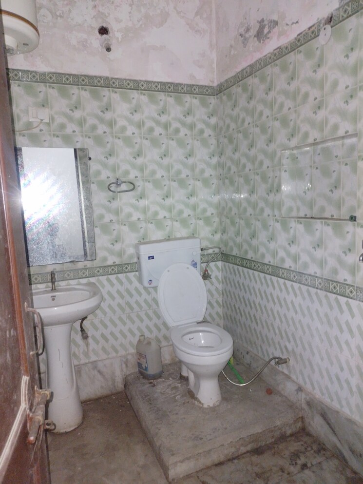 Bathroom, delta ii greater noida 3 Bedroom 1200 Sq.Ft. Villa In Delta Ii Greater Noida Greater Noida 9117385
