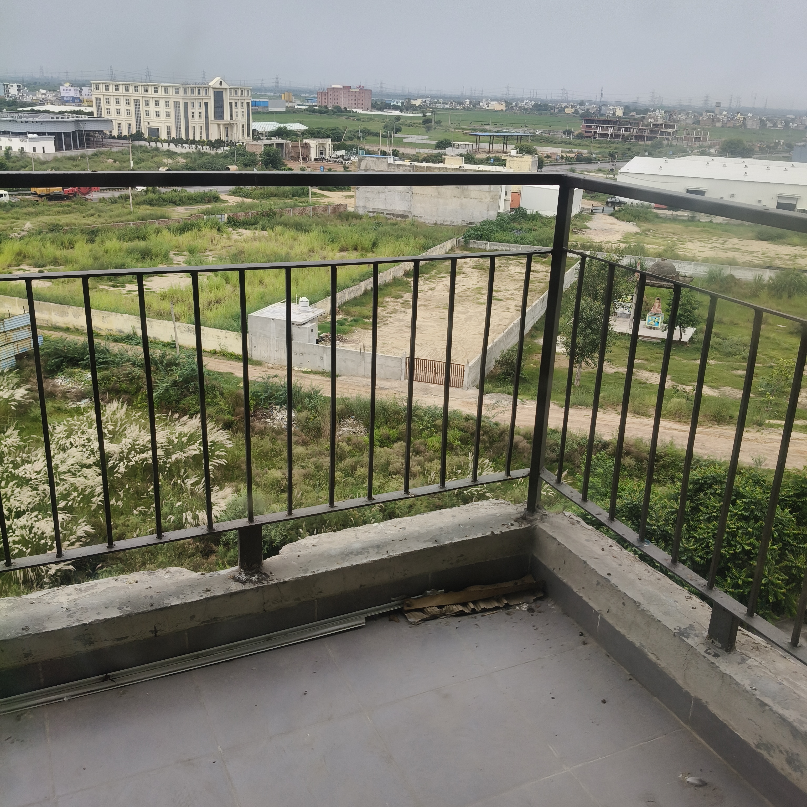 2 BHK Apartment For Rent in ROF Aalayas