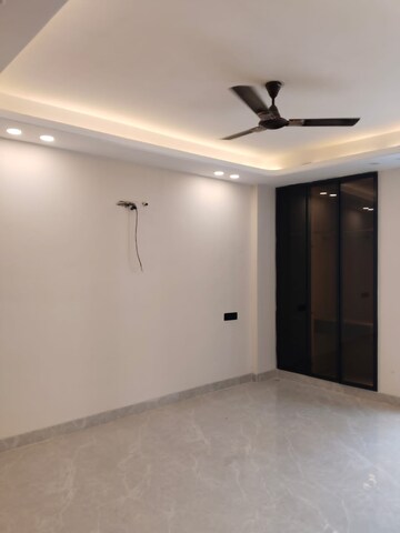 Room in 6+ BHK Independent House at Vasant Kunj – for Rent