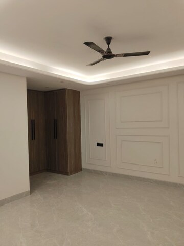 Room in 6+ BHK Independent House at Vasant Kunj – for Rent