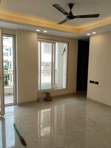 Room in 6+ BHK Independent House at Vasant Kunj – for Rent