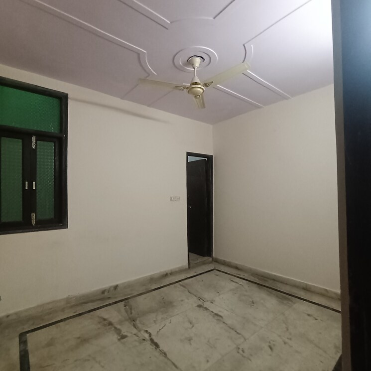 Room, govindpuri 3.5 Bedroom 900 Sq.Ft. Builder Floor In Govindpuri Delhi 9117435