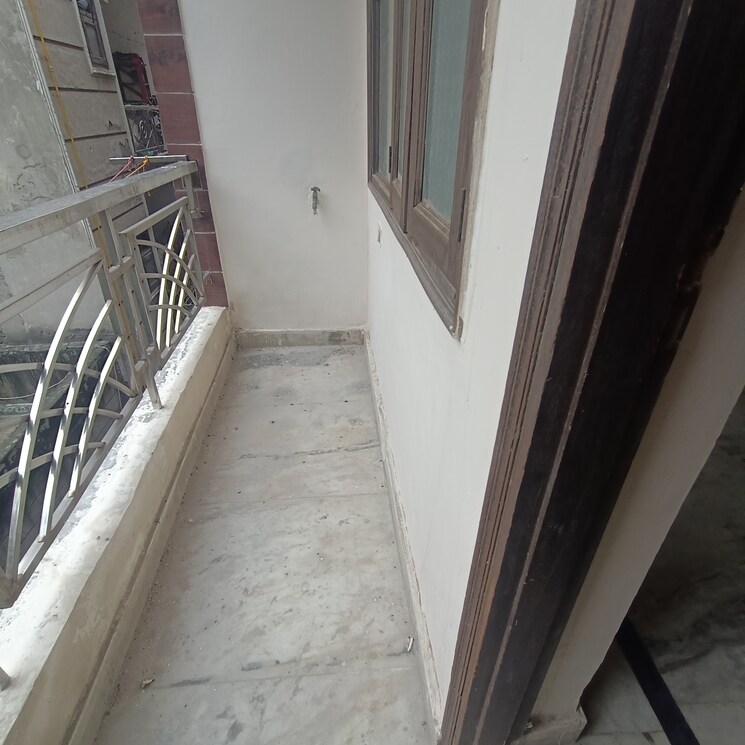 Balcony, govindpuri 3.5 Bedroom 900 Sq.Ft. Builder Floor In Govindpuri Delhi 9117435