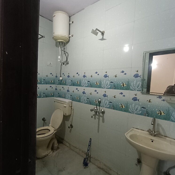 Bathroom, govindpuri 3.5 Bedroom 900 Sq.Ft. Builder Floor In Govindpuri Delhi 9117435