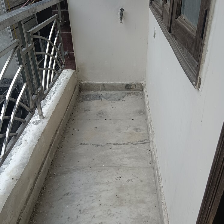 Balcony, govindpuri 3.5 Bedroom 900 Sq.Ft. Builder Floor In Govindpuri Delhi 9117435