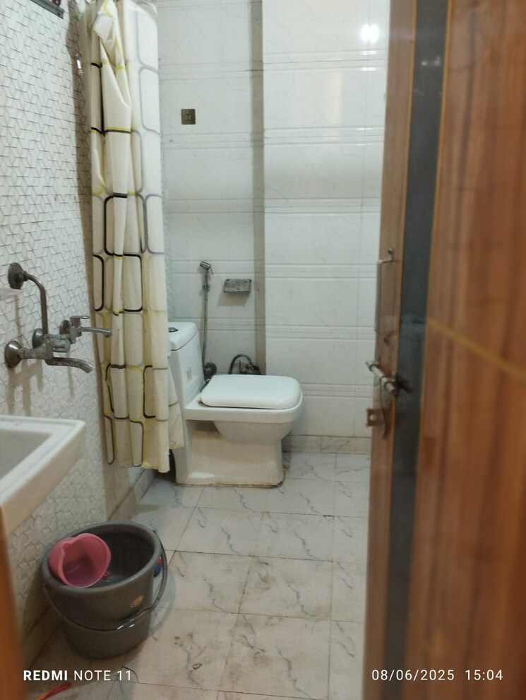 Bathroom, sector 15 dwarka 3 Bedroom 1100 Sq.Ft. Builder Floor In Sector 15 Dwarka Delhi 9117439