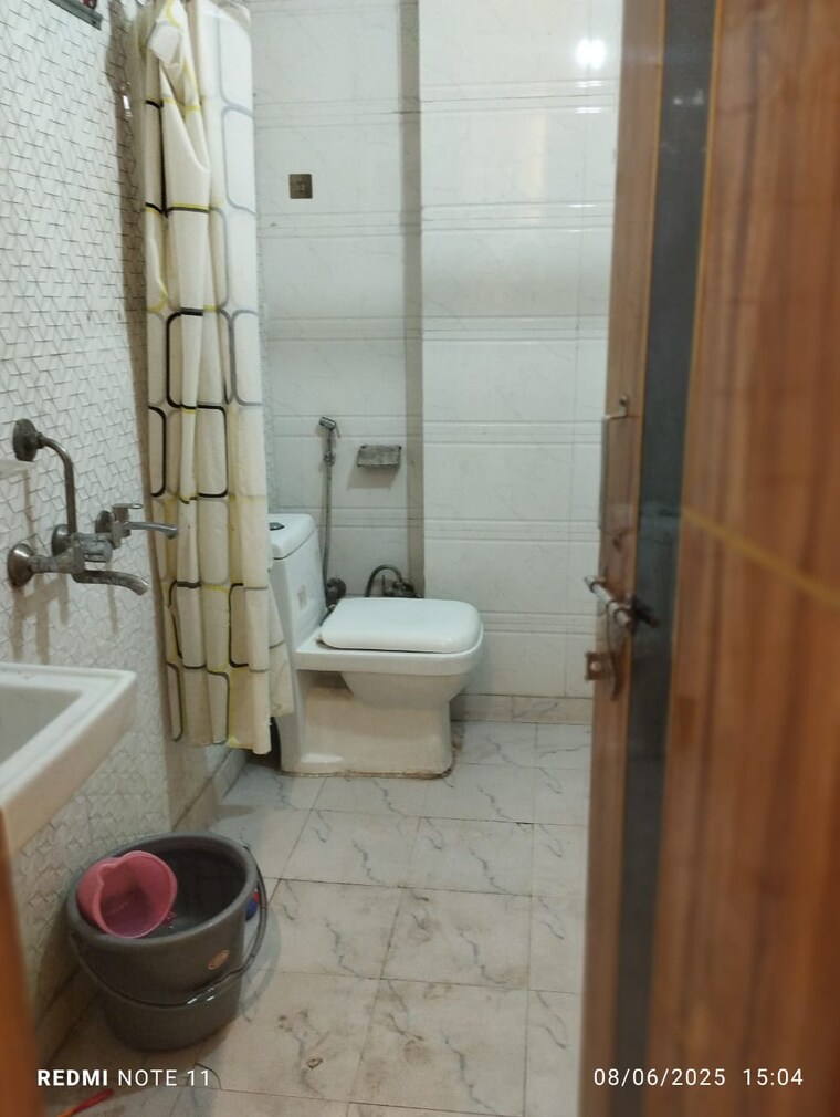 Bathroom, sector 15 dwarka 3 Bedroom 1100 Sq.Ft. Builder Floor In Sector 15 Dwarka Delhi 9117439