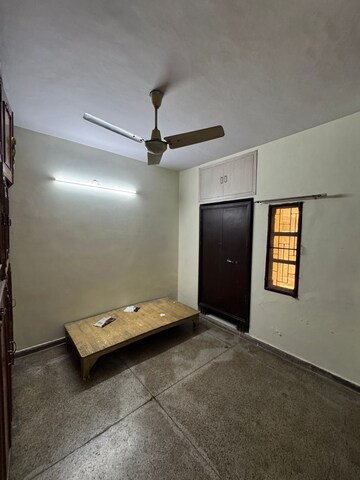 Room in 3 BHK Apartment at Janakpuri – for Rent