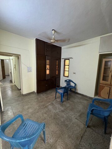 Room in 3 BHK Apartment at Janakpuri – for Rent