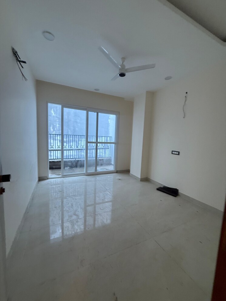 Room, shanti kunj 4 Bedroom 500 Sq.Yd. Builder Floor In Shanti Kunj Delhi 9117460
