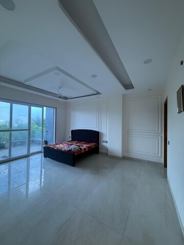 Room in 4 BHK Builder Floor at Shanti Kunj – for Rent