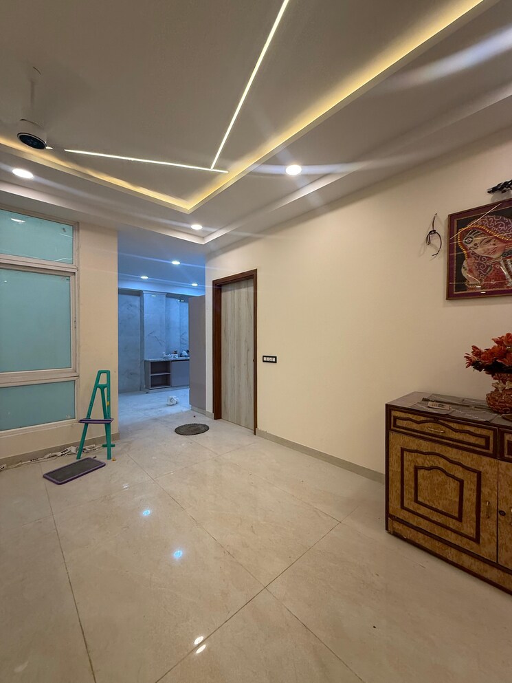 Room, shanti kunj 4 Bedroom 500 Sq.Yd. Builder Floor In Shanti Kunj Delhi 9117460