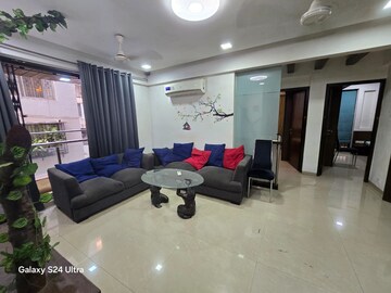 Team Area in 3 BHK Apartment at Khar West – for Sale