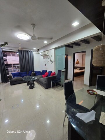 Team Area in 3 BHK Apartment at Khar West – for Sale