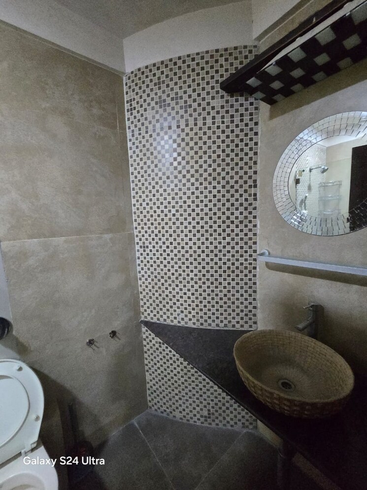 Bathroom, khar west 3 Bedroom 1500 Sq.Ft. Apartment In Khar West Mumbai 9117471