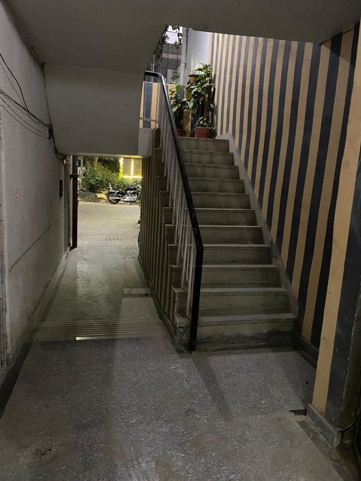 Balcony, vasant kunj 4 Bedroom 1700 Sq.Ft. Apartment In Vasant Kunj Delhi 9117475