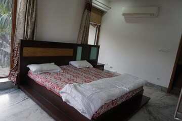 Bedroom in 4 BHK Apartment at Vasant Kunj – for Rent