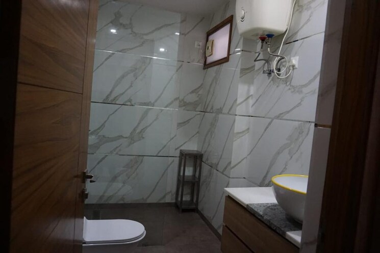 Bathroom, vasant kunj 4 Bedroom 1700 Sq.Ft. Apartment In Vasant Kunj Delhi 9117475