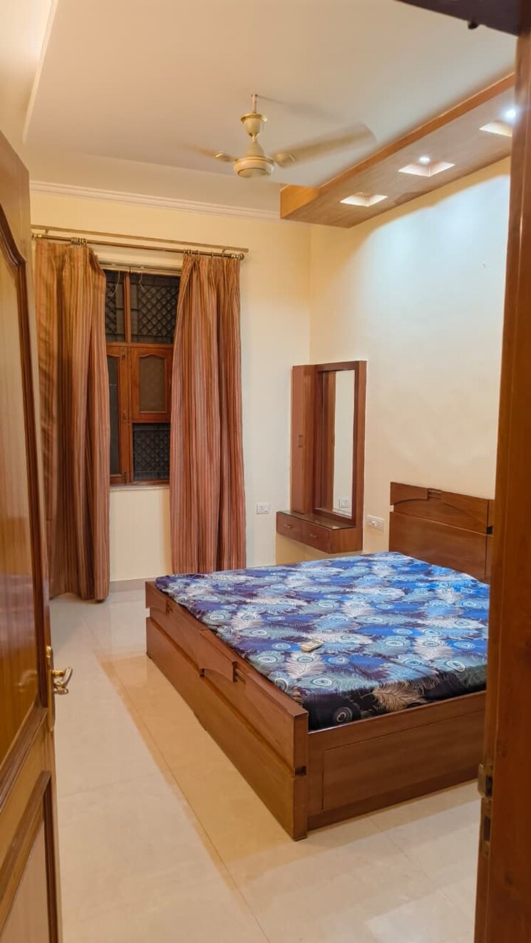 Bedroom, janakpuri 2.5 Bedroom 1350 Sq.Ft. Builder Floor In Janakpuri Delhi 9117486
