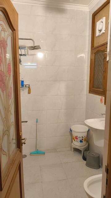 Bathroom in 2.5 BHK Builder Floor at Janakpuri – for Rent