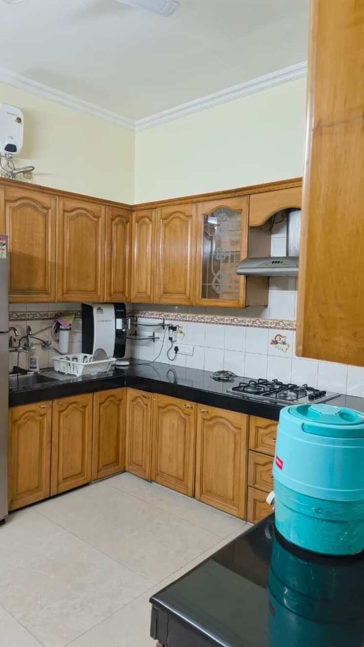 Kitchen, janakpuri 2.5 Bedroom 1350 Sq.Ft. Builder Floor In Janakpuri Delhi 9117486