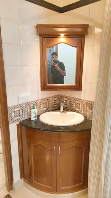 2.5 BHK Builder Floor at Janakpuri – for Rent