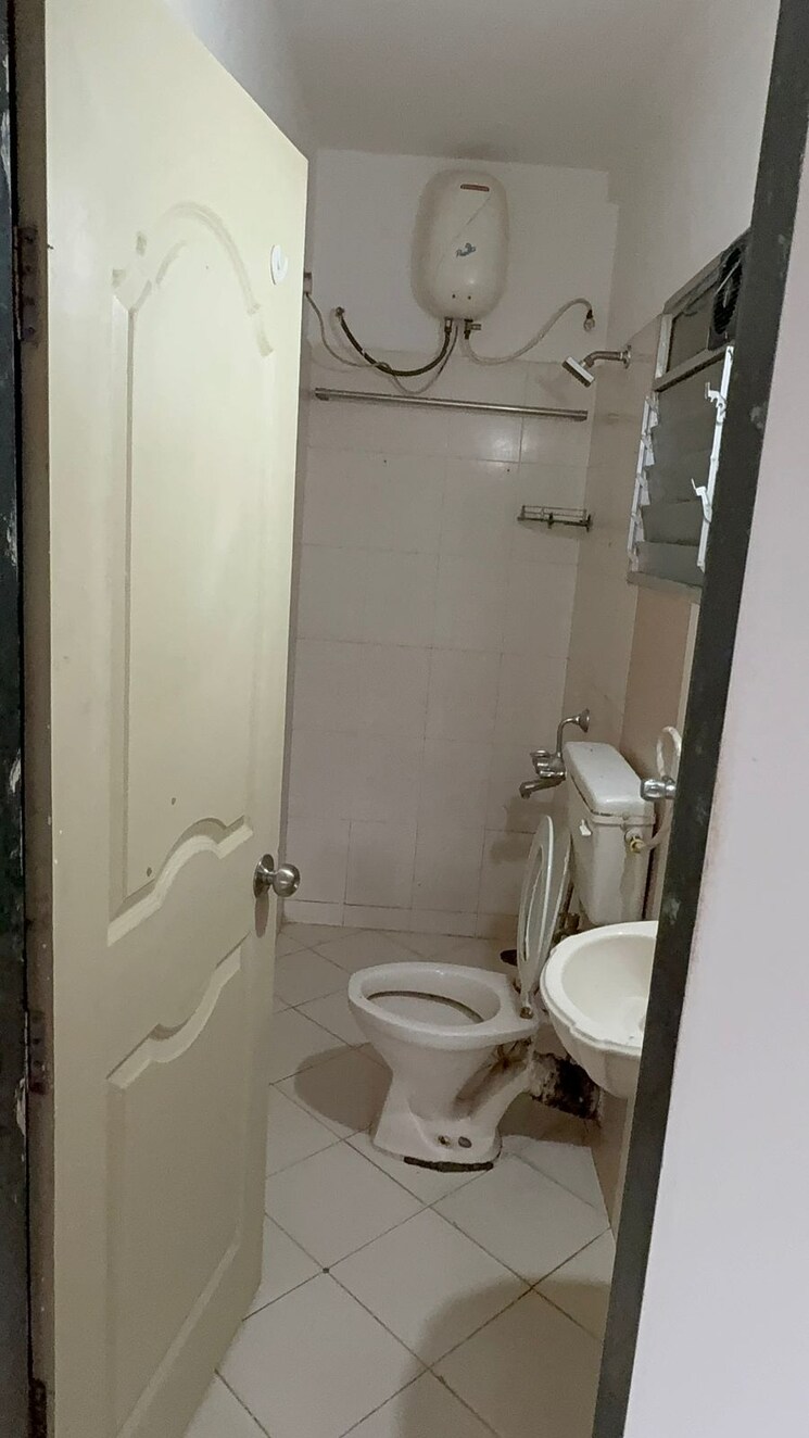 Bathroom, united-marvel 2 Bedroom 1000 Sq.Ft. Apartment In Viman Nagar Pune 9117507