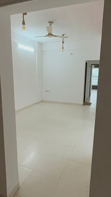 Room in 2 BHK Apartment at United Marvel, Viman Nagar – for Rent