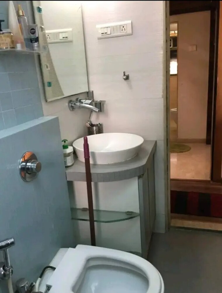 Bathroom, mahindra-gardens 2 Bedroom 1100 Sq.Ft. Apartment In Goregaon West Mumbai 9117504